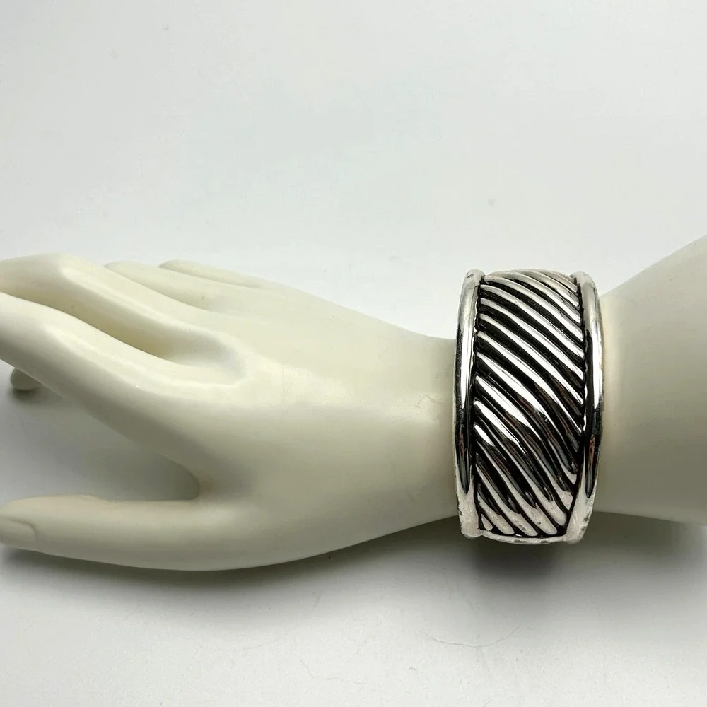 Vintage Premier Designs Chunky Hinged Clamper‎ Bracelet Silver Tone Signed PD